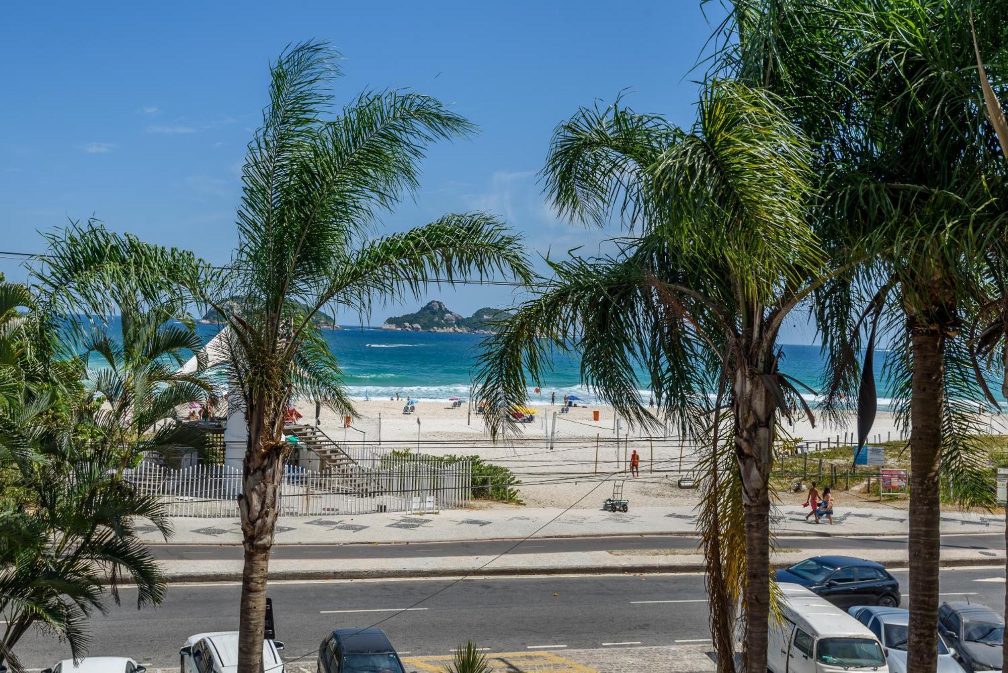 Apartamento Frente Ao Mar Com Limpeza Diaria - Barra Da Tijuca *
